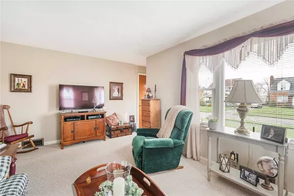 2051 Everett AVE, Youngstown, OH 44514