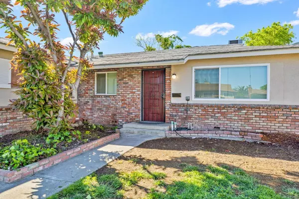 190 W Holland Avenue, Clovis, CA 93612