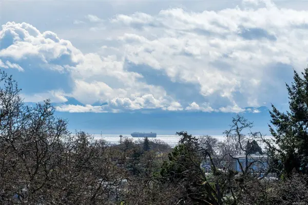 618 Lampson St #10, Esquimalt, BC V9A 6A1