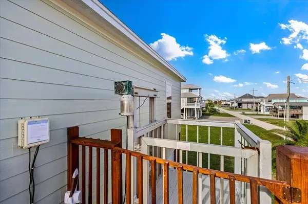 919 Eastview, Crystal Beach, TX 77650