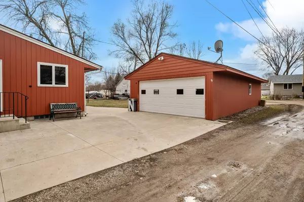 724 Shumway ST S, Shakopee, MN 55379