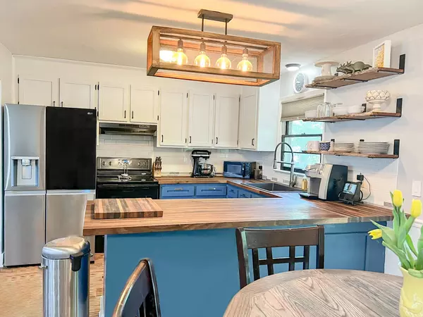 227 N Pandora Dr, Goose Creek, SC 29445