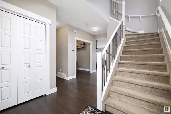 245 ALBANY DR NW, Edmonton, AB T6V 0L4