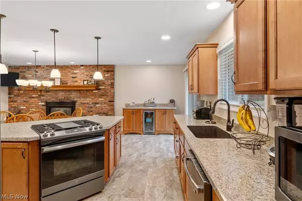 8680 Bainbridge RD, Chagrin Falls, OH 44023