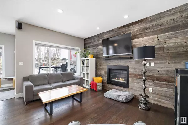 245 ALBANY DR NW, Edmonton, AB T6V 0L4