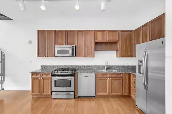 150 E ROBINSON ST #1017, Orlando, FL 32801