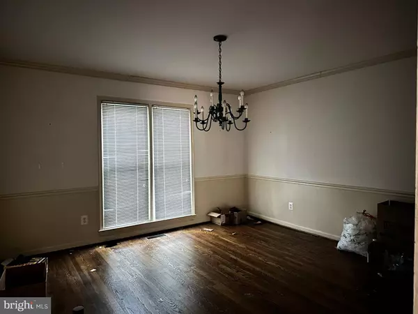 6647 MIDHILL PL, Falls Church, VA 22043