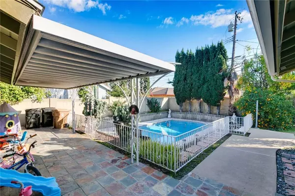 2560 E Westport DR, Anaheim, CA 92806