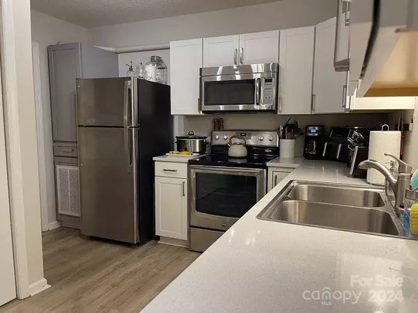 249 5th AVE NE #9 & 9A, Hickory, NC 28601