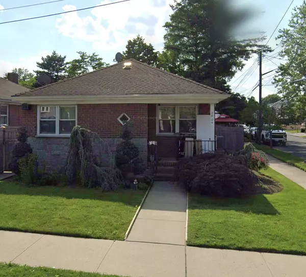 28-04 Murray St, Flushing, NY 11354