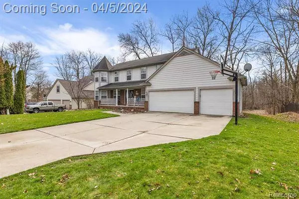 2107 DEER RUN Trail, Waterford, MI 48329