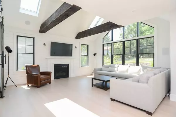 62 Dawson Dr, Needham, MA 02492