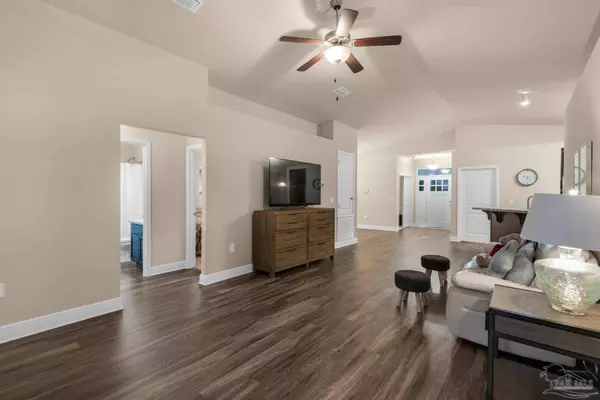 4451 Winona Dr, Pace, FL 32571