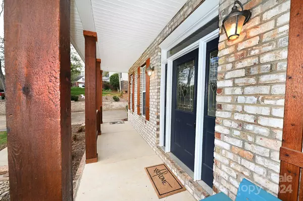 1040 38th AVE NE, Hickory, NC 28601