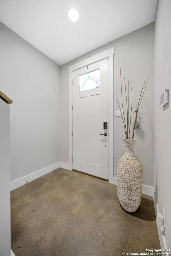 130 Swiss St #201 UNIT 201, San Antonio, TX 78202