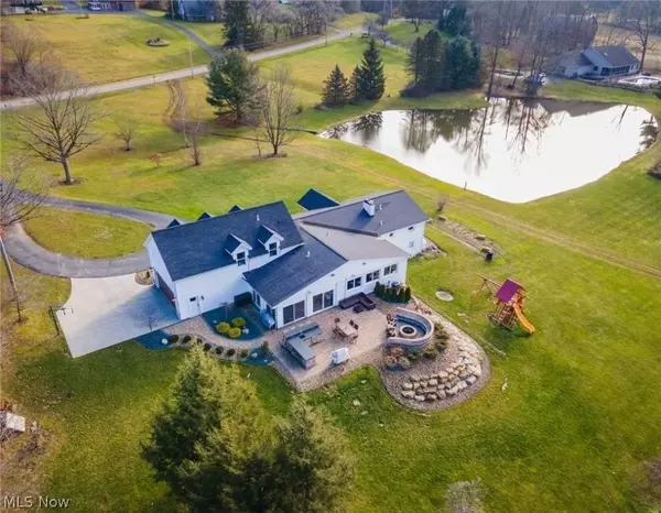 9452 Knauf RD, Canfield, OH 44406