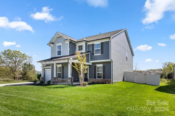 8709 Gladden Hill LN, Fort Mill, SC 29715