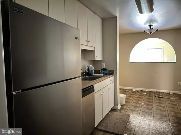 6647 MIDHILL PL, Falls Church, VA 22043