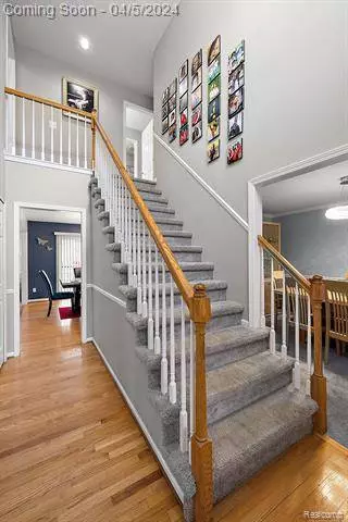 2107 DEER RUN Trail, Waterford, MI 48329