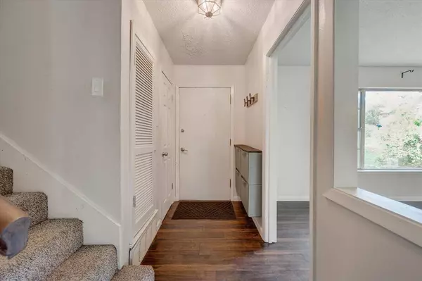 501 Bayless Drive, Euless, TX 76040