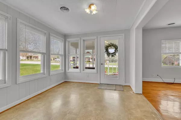 82 Main St #E, Gordonsville, TN 38563