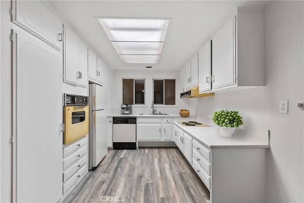 2282 Via Mariposa W #P, Laguna Woods, CA 92637