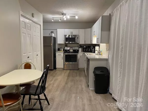 249 5th AVE NE #9 & 9A, Hickory, NC 28601