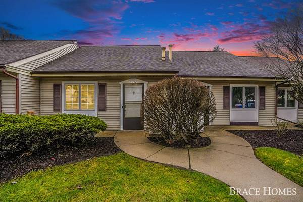 4239 Eastcastle SE Court #17, Grand Rapids, MI 49508