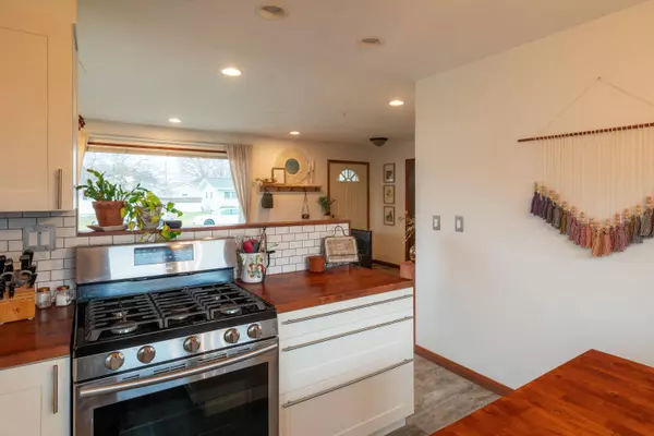 2530 Western Ave, Campbell, WI 54603