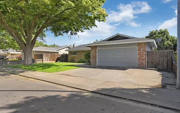 1412 Mosswood LN, Modesto, CA 95355