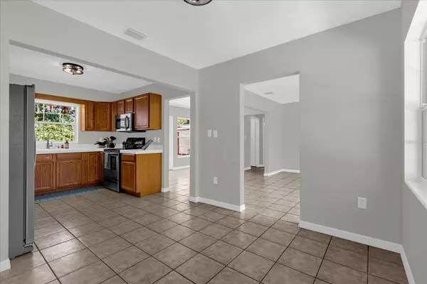 2747 EASTLAND RD, Mount Dora, FL 32757