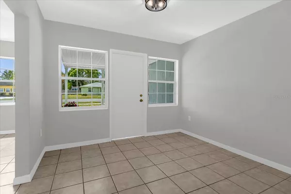 2747 EASTLAND RD, Mount Dora, FL 32757