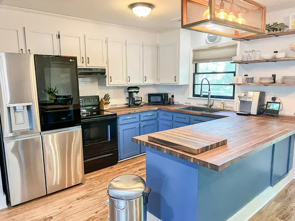 227 N Pandora Dr, Goose Creek, SC 29445