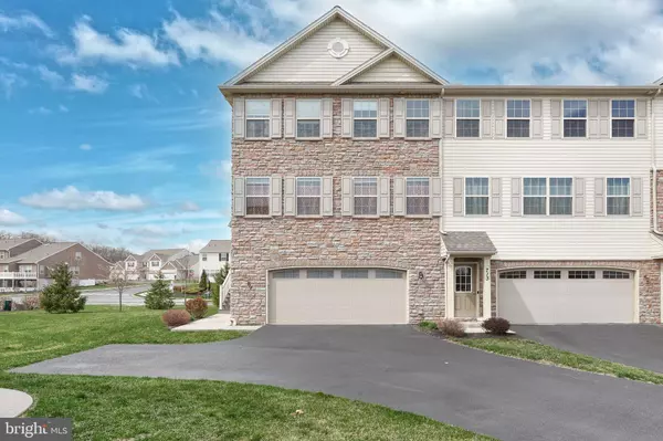 711 JONATHAN CT, Mechanicsburg, PA 17055