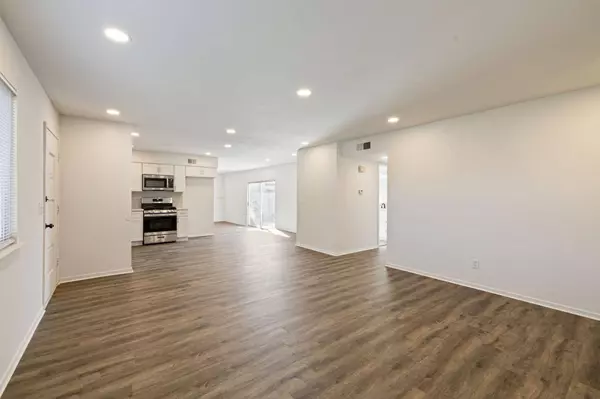 190 W Holland Avenue, Clovis, CA 93612