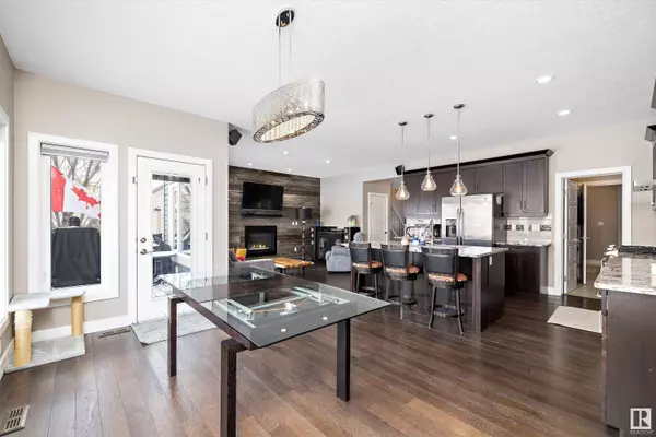 245 ALBANY DR NW, Edmonton, AB T6V 0L4