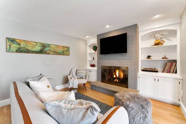 25 Crest Road, Framingham, MA 01702