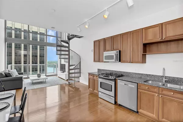 150 E ROBINSON ST #1017, Orlando, FL 32801