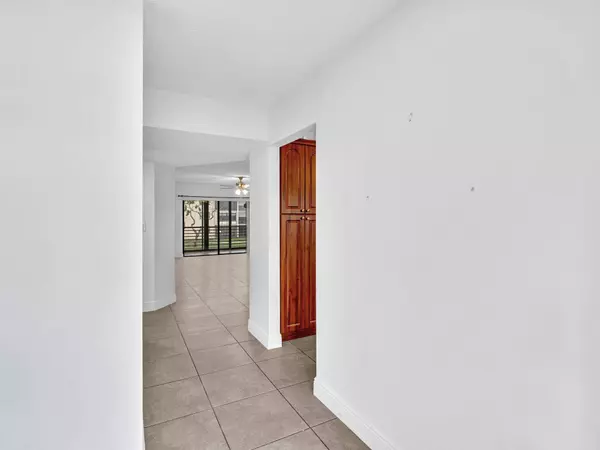 4965 E Sabal Palm BLVD 210, Tamarac, FL 33319