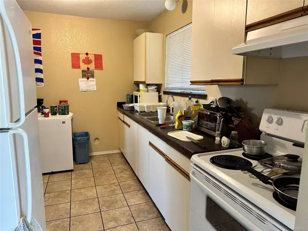 375 21st St #7, Courtenay, BC V9N 2B6