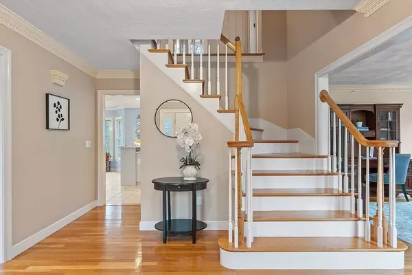 124 Colonial Ave, North Andover, MA 01845