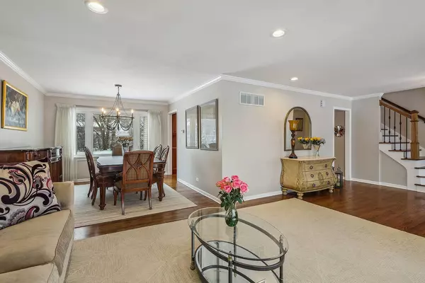 1832 Birch RD, Northbrook, IL 60062