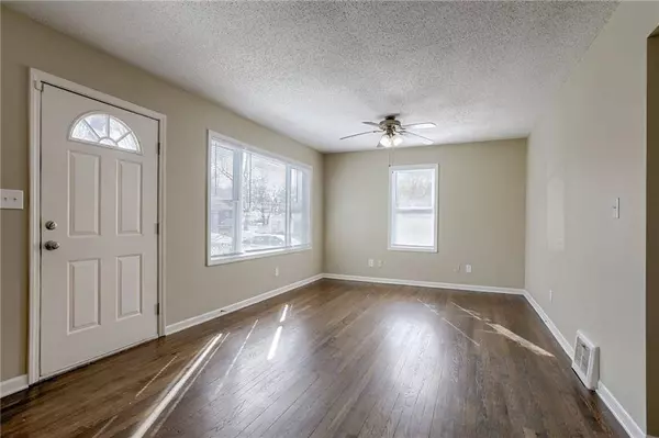 10608 E 27th TER, Independence, MO 64052