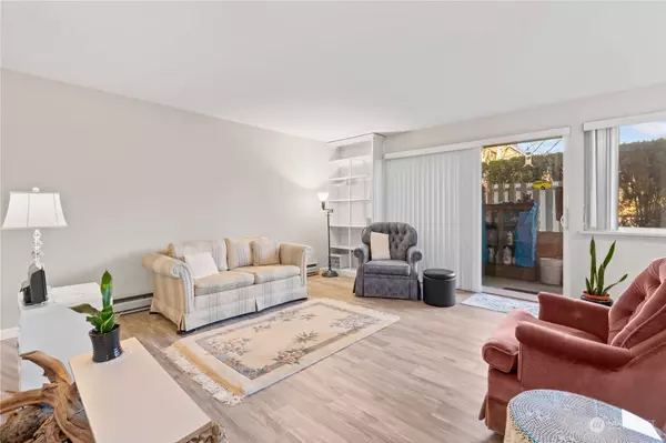 14110 SE 17th PL #D5, Bellevue, WA 98007