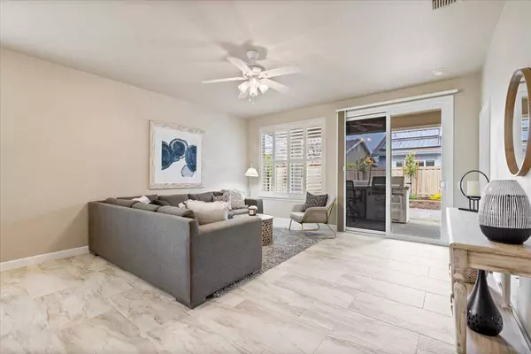 1250 Hawthorne LN, Lincoln, CA 95648