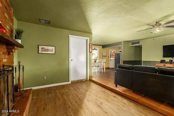 10207 N 16TH Avenue, Phoenix, AZ 85021