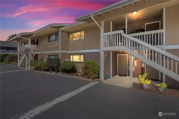 14110 SE 17th PL #D5, Bellevue, WA 98007