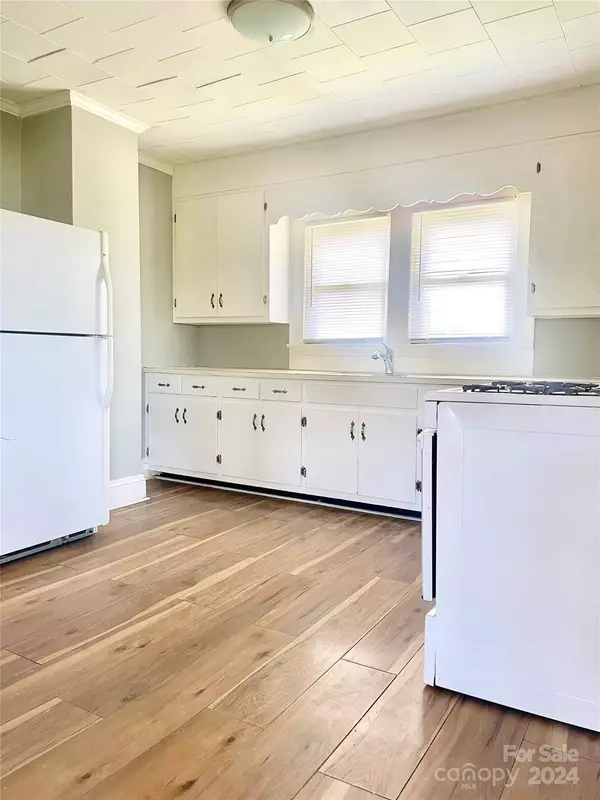 135 14th ST NW, Hickory, NC 28601