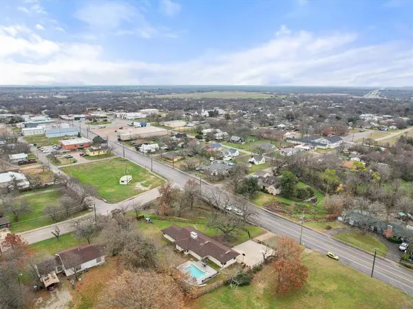 300 W College Avenue, Alvarado, TX 76009