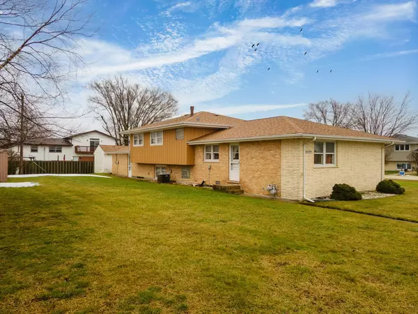 10459 S 81st Avenue, Palos Hills, IL 60465